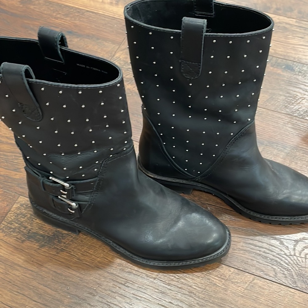 Boots - Picture 2 of 3